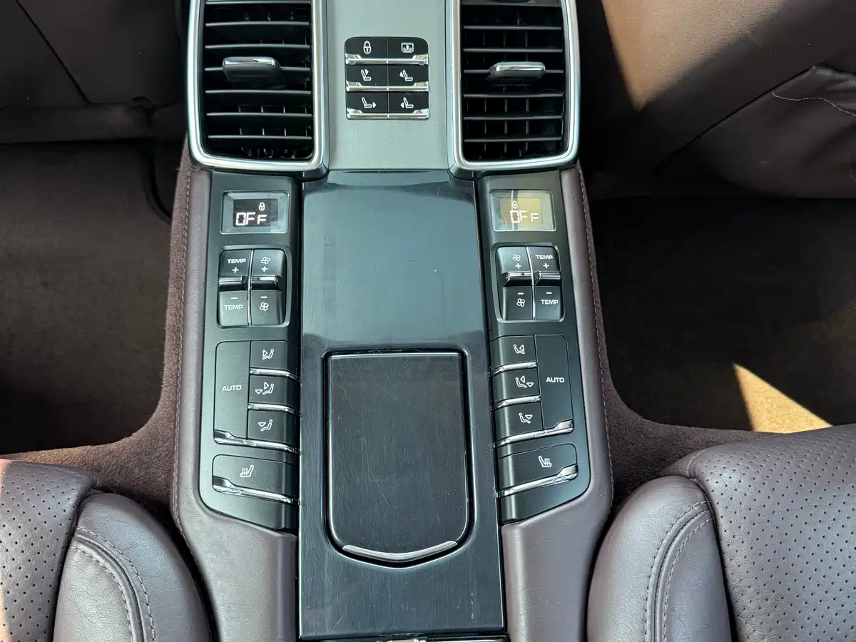 Porsche Panamera 2013 Panamera 4 Platinum Edition 3.6L фото 22