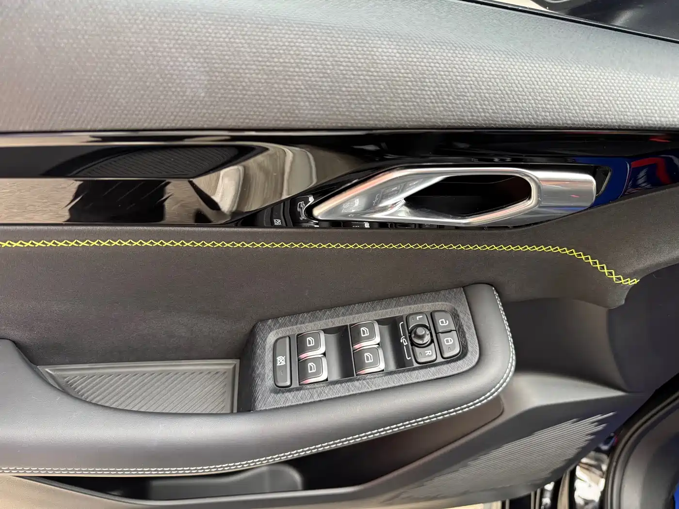 Lynk & Co 03 2023 2.0TD DCT Power Halo фото 10