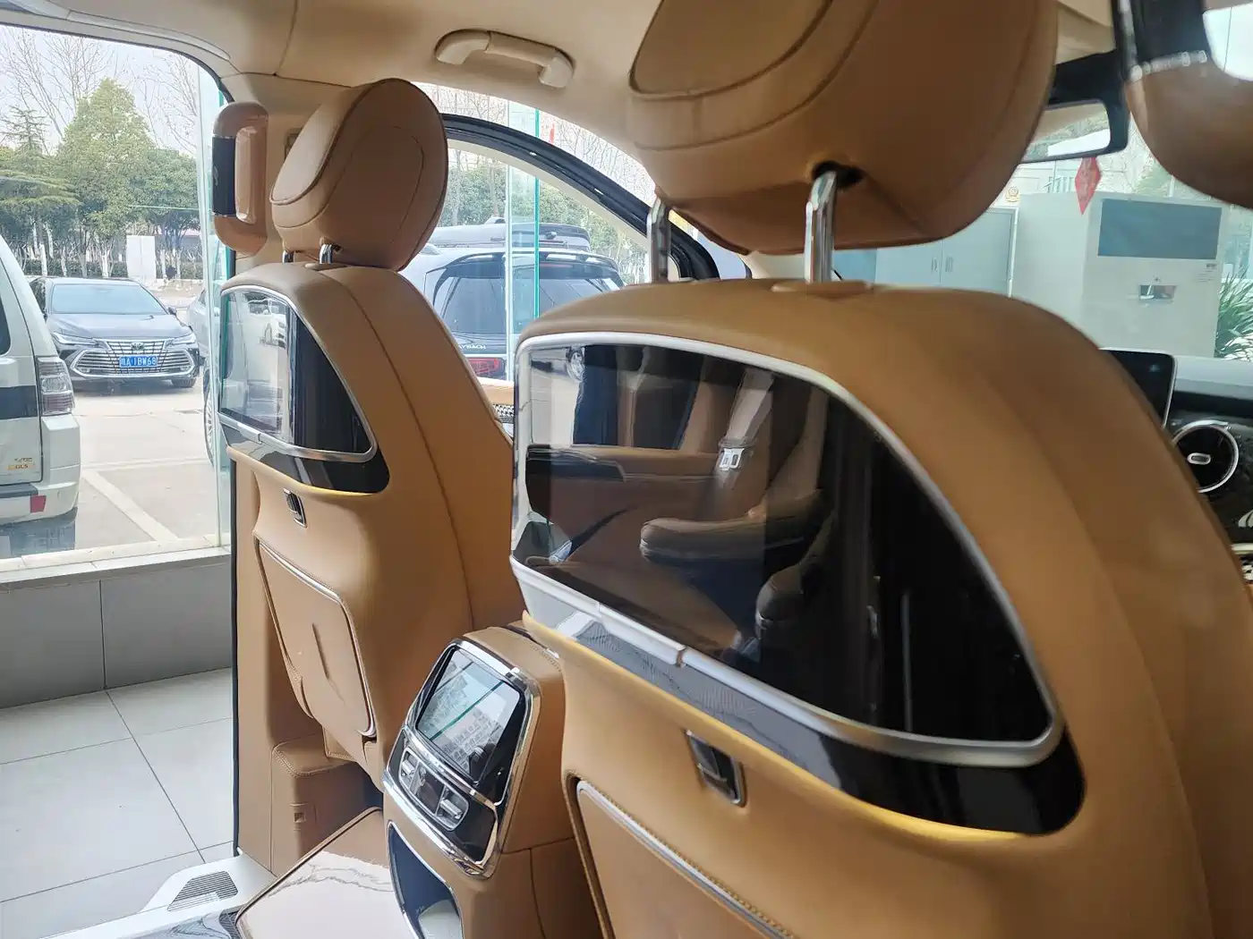 Mercedes-Benz V-Class 2022 V 260 L Long Wheelbase Prestige Edition фото 19