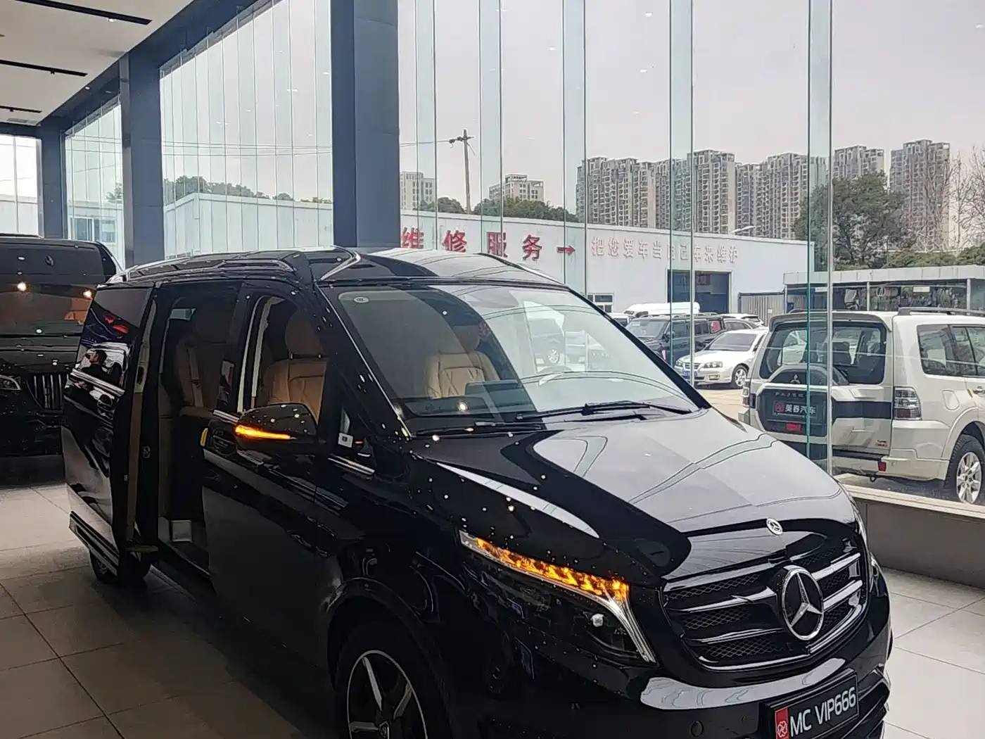 Mercedes-Benz V-Class 2022 V 260 L Long Wheelbase Prestige Edition фото 3