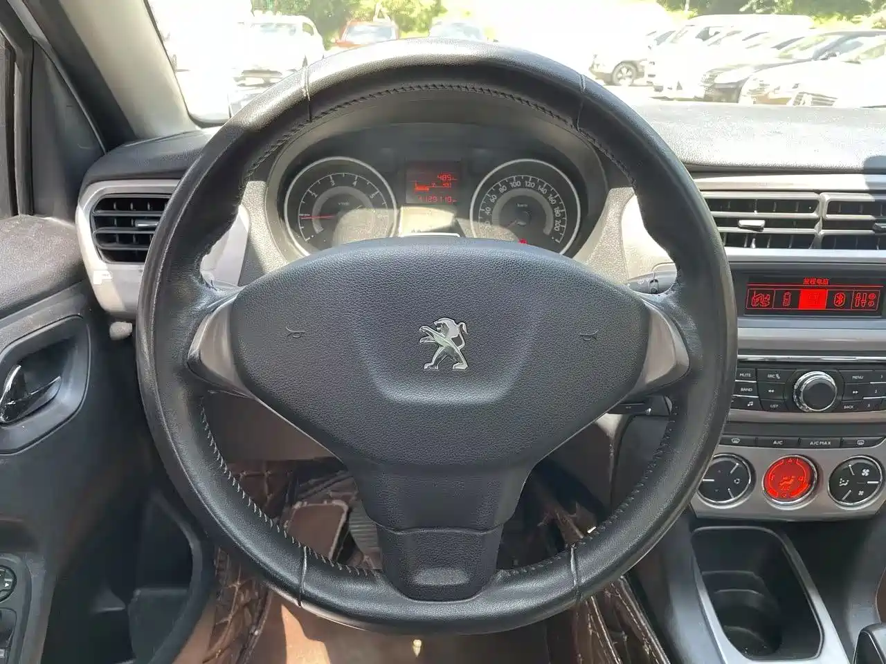 Peugeot 301 2016 1.6L Manual Luxury Edition фото 13