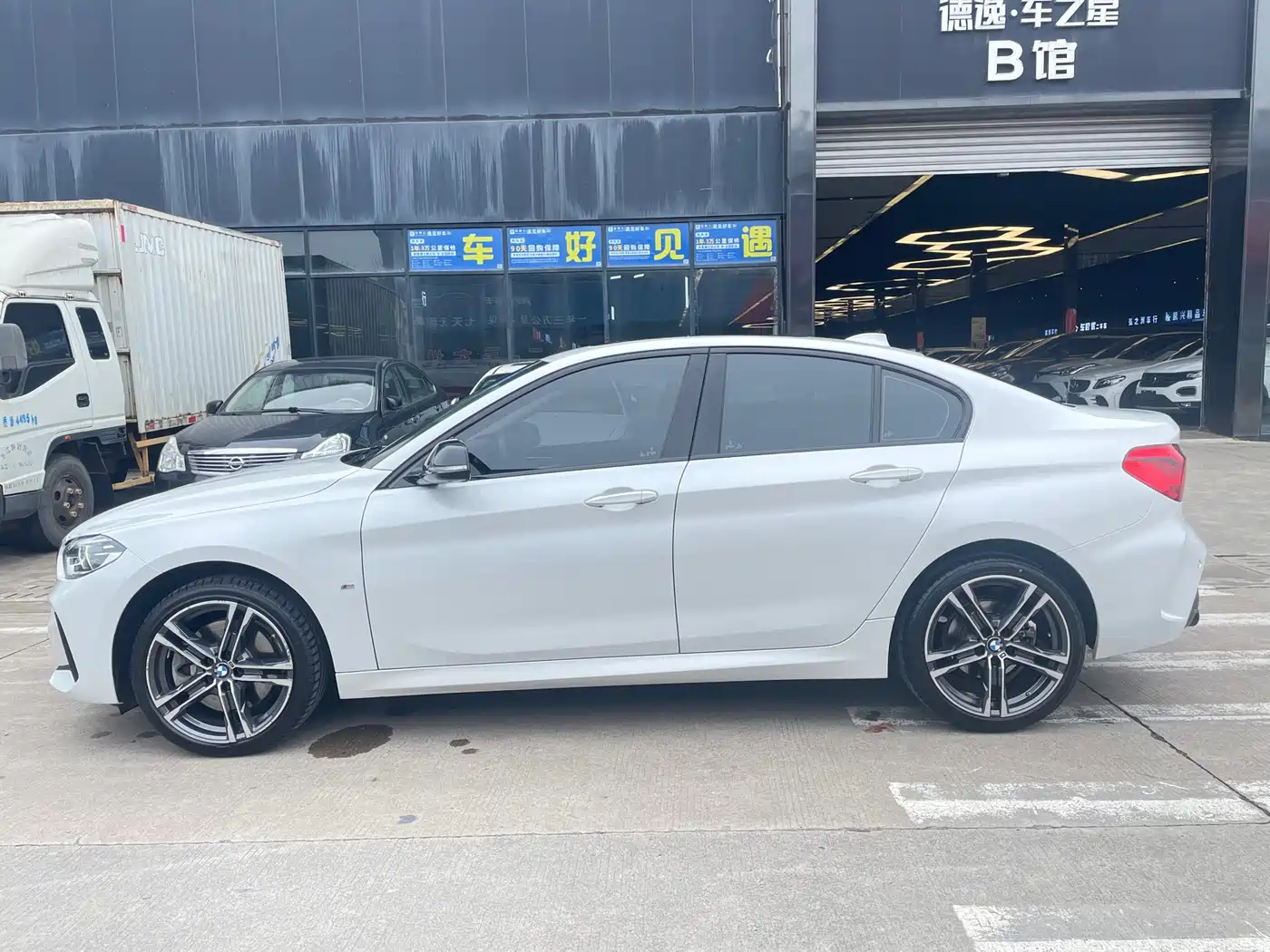 BMW 1 Series 2022 125i M Sport Shadow Edition фото 5