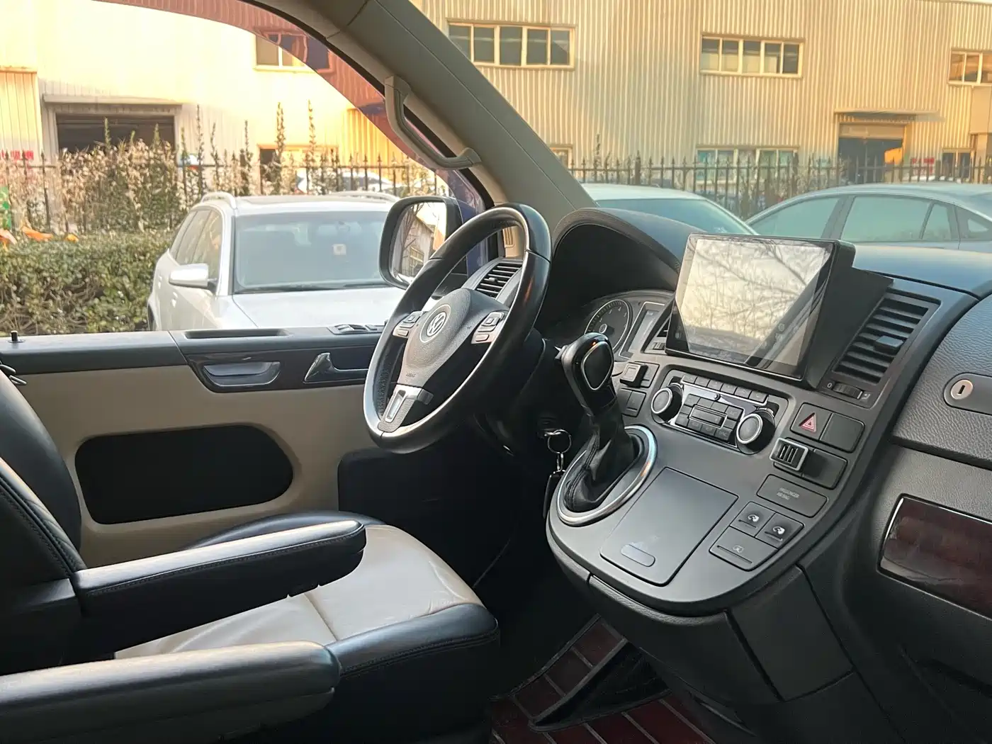 Volkswagen Multivan 2015 2.0TSI AWD 65th Anniversary Limited Edition фото 7