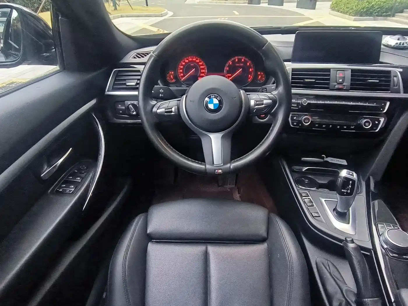 BMW 3 Series GT 2019 320i M Sport Package фото 14