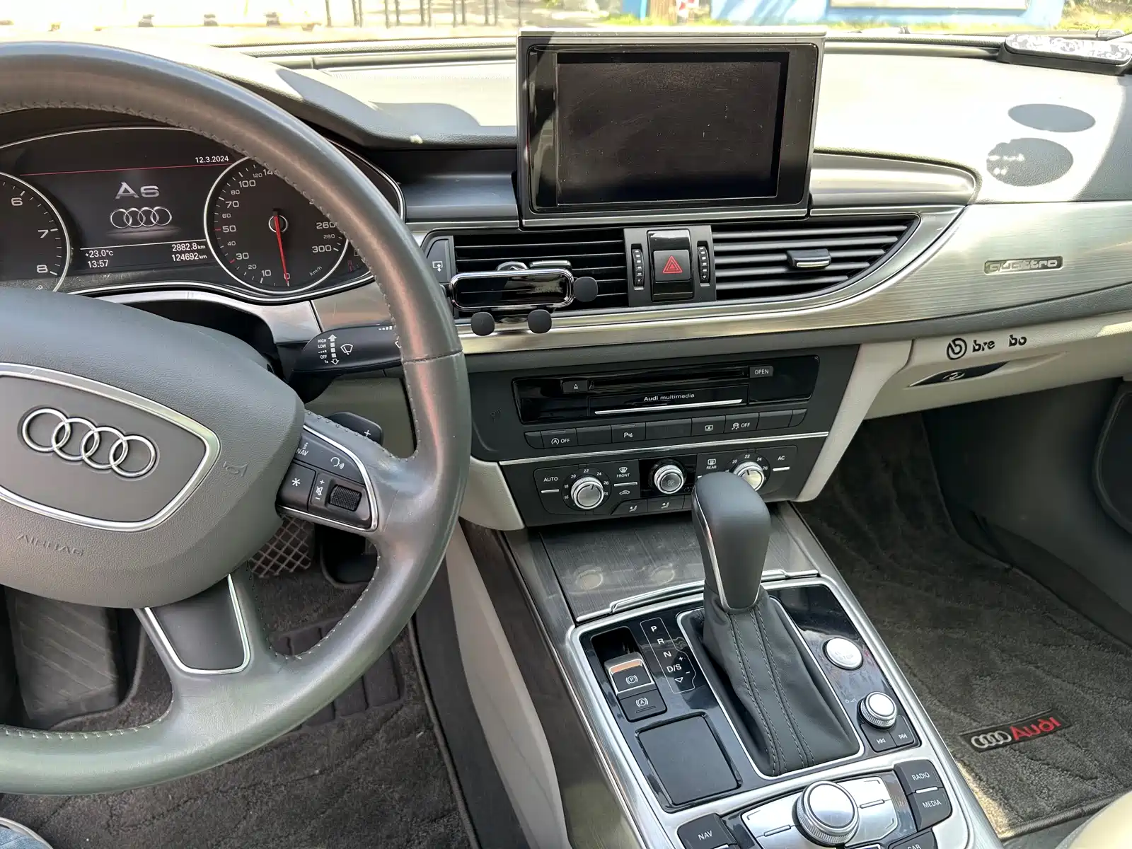 Фото 7 - Audi A6L