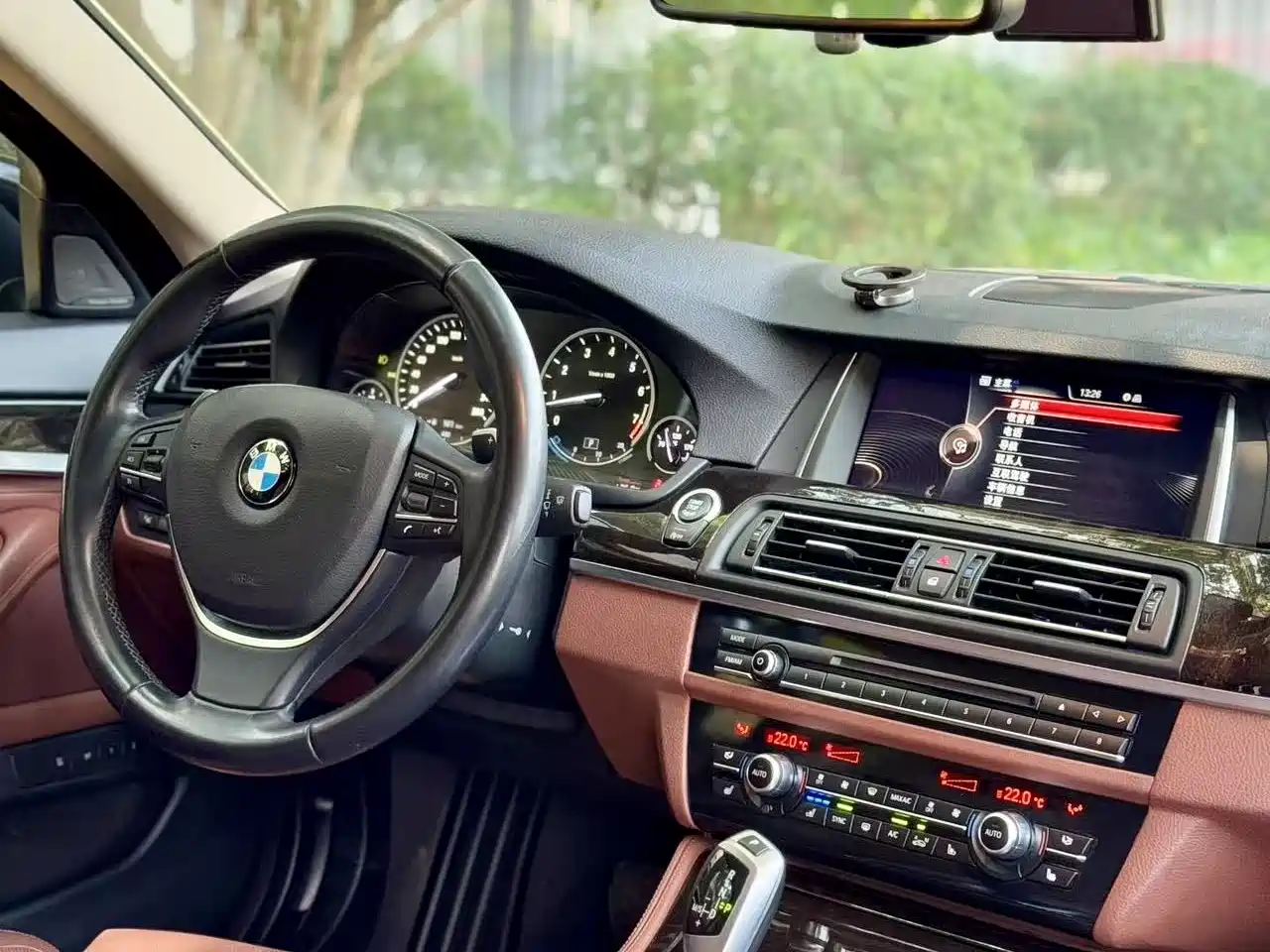 BMW 5 Series 2015 535Li Leading фото 7