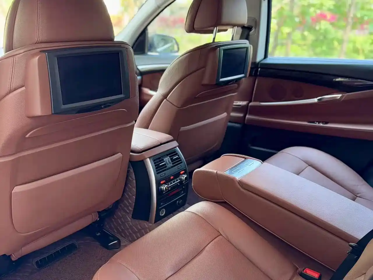 BMW 5 Series GT 2013 535i xDrive Luxury фото 7