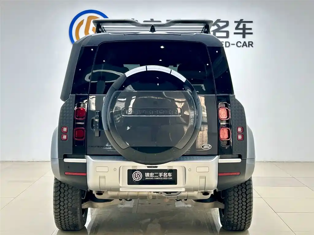 Land Rover Defender 2023 Model 110 3.0T P400 Dark Special Edition фото 26