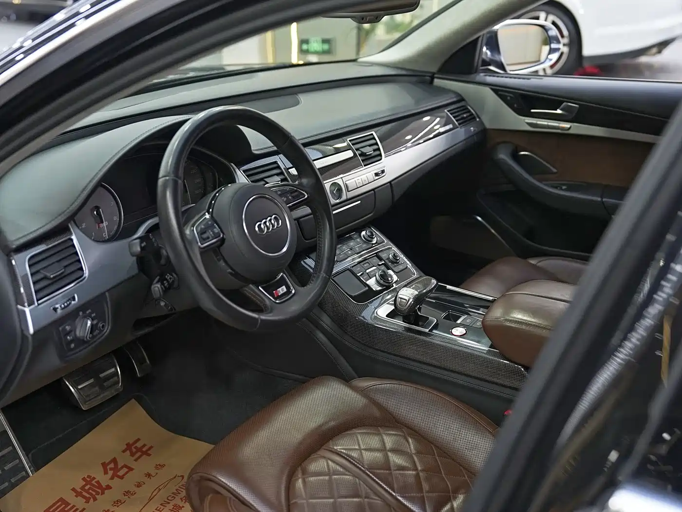 Audi S8 2013 S8 4.0TFSI quattro фото 11