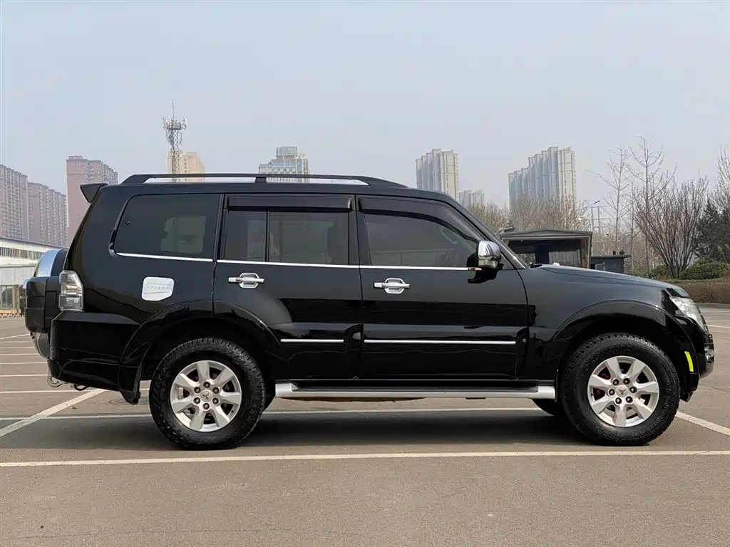 Mitsubishi Pajero (Import) 2016 3.0L Automatic Premium (China V) фото 4