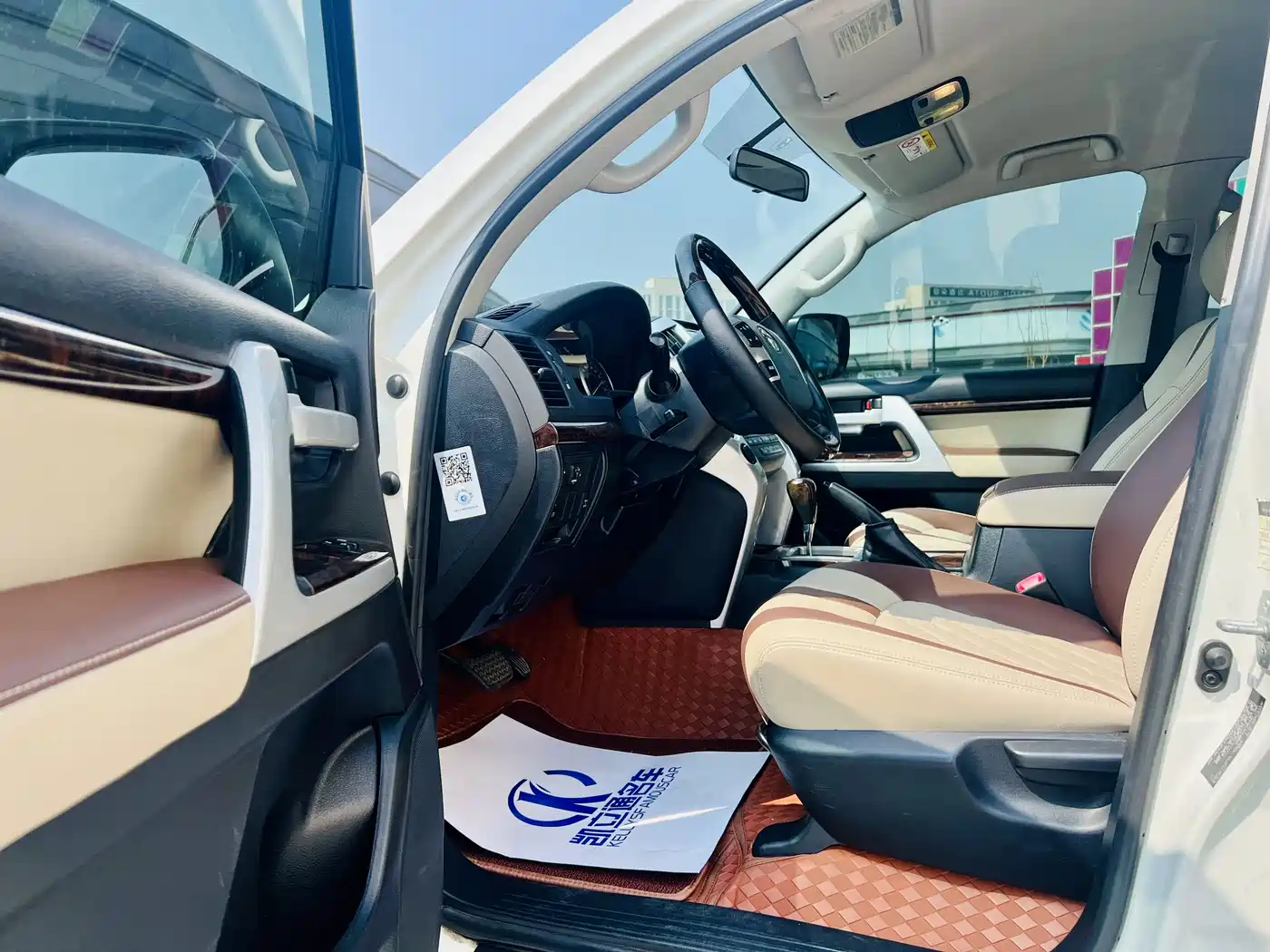 Toyota Land Cruiser (Import) 2015 4.0L V6 Middle East Low Configuration Edition фото 6