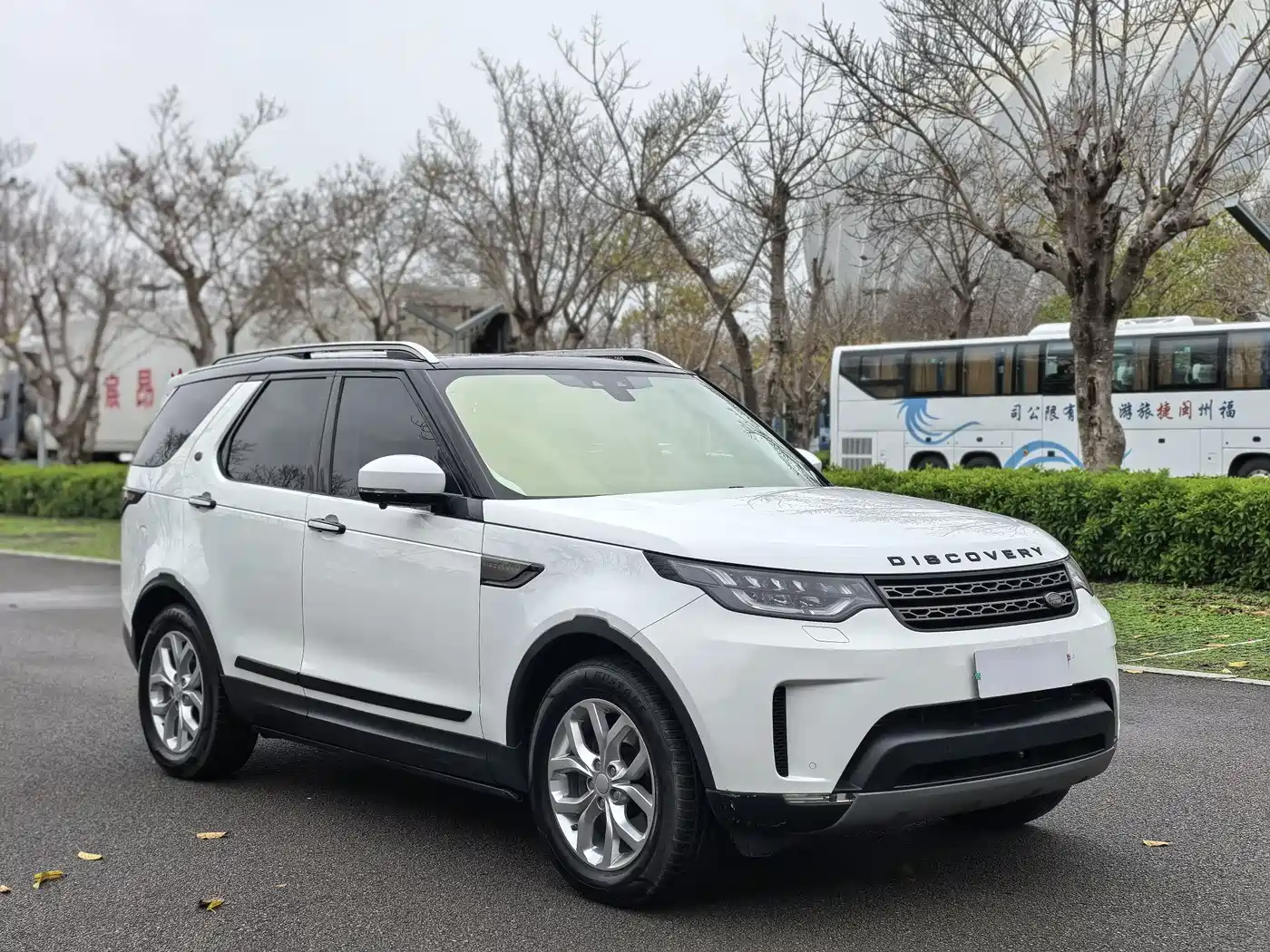 Land Rover Discovery 2017 3.0 SC V6 SE фото 3