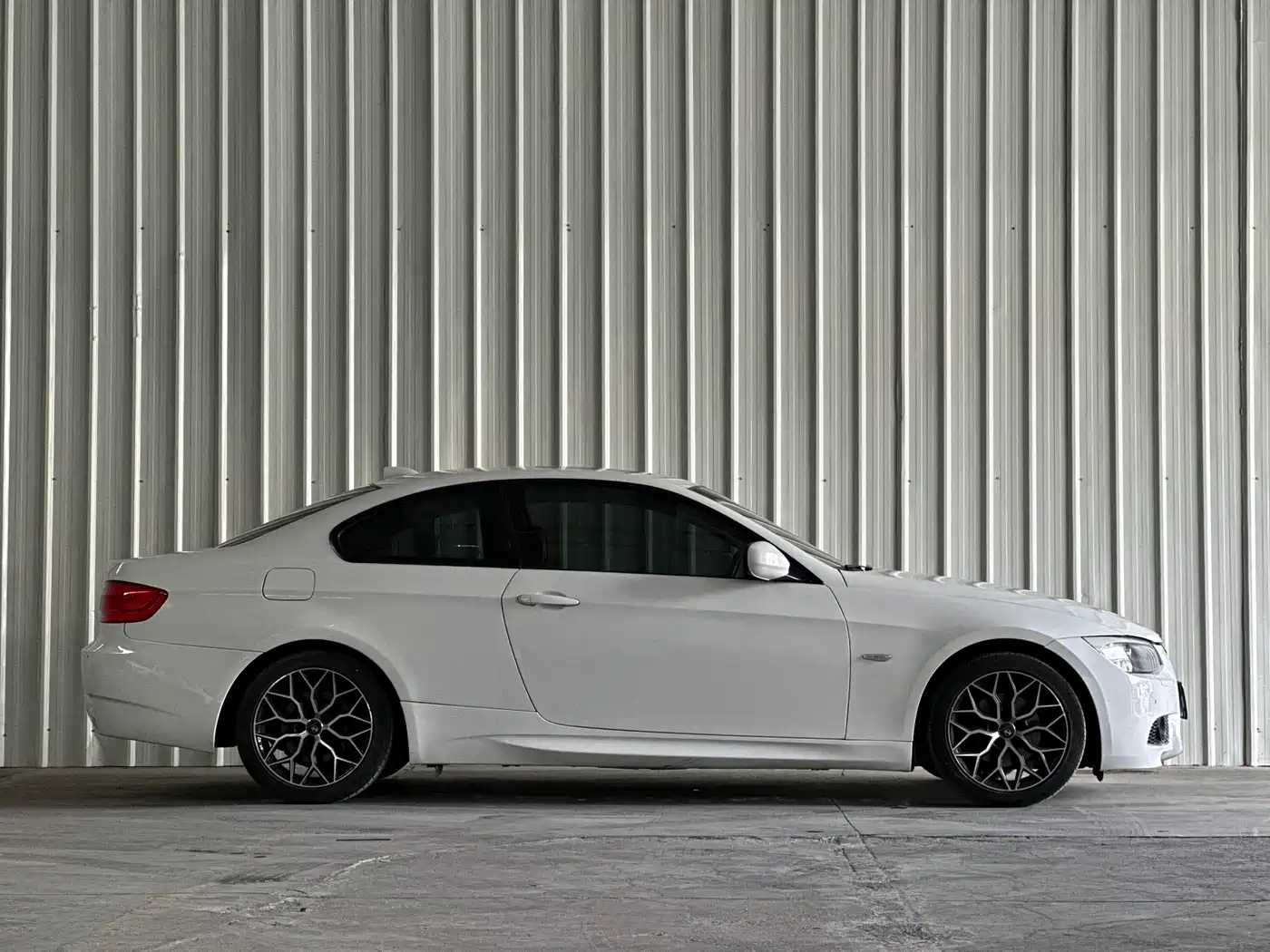 BMW 3 Series (Import) 2011 320i Coupe фото 4