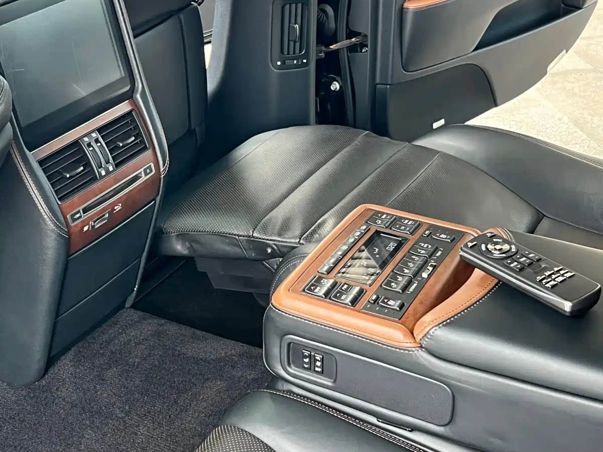 Lexus LS 2013 460L Luxury Edition фото 32