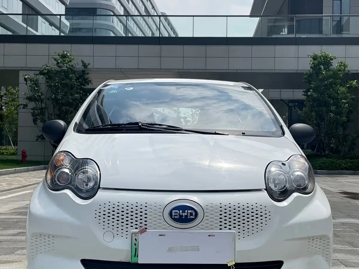 BYD E1