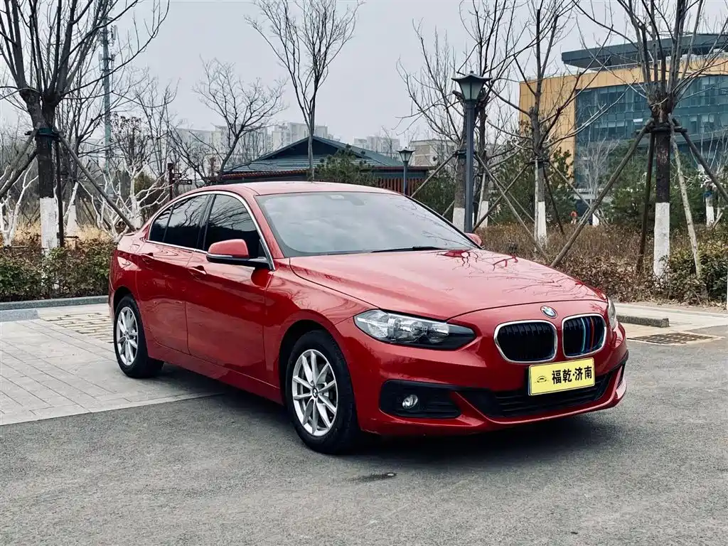BMW 1 Series 2018 118i Fashion Edition фото 4