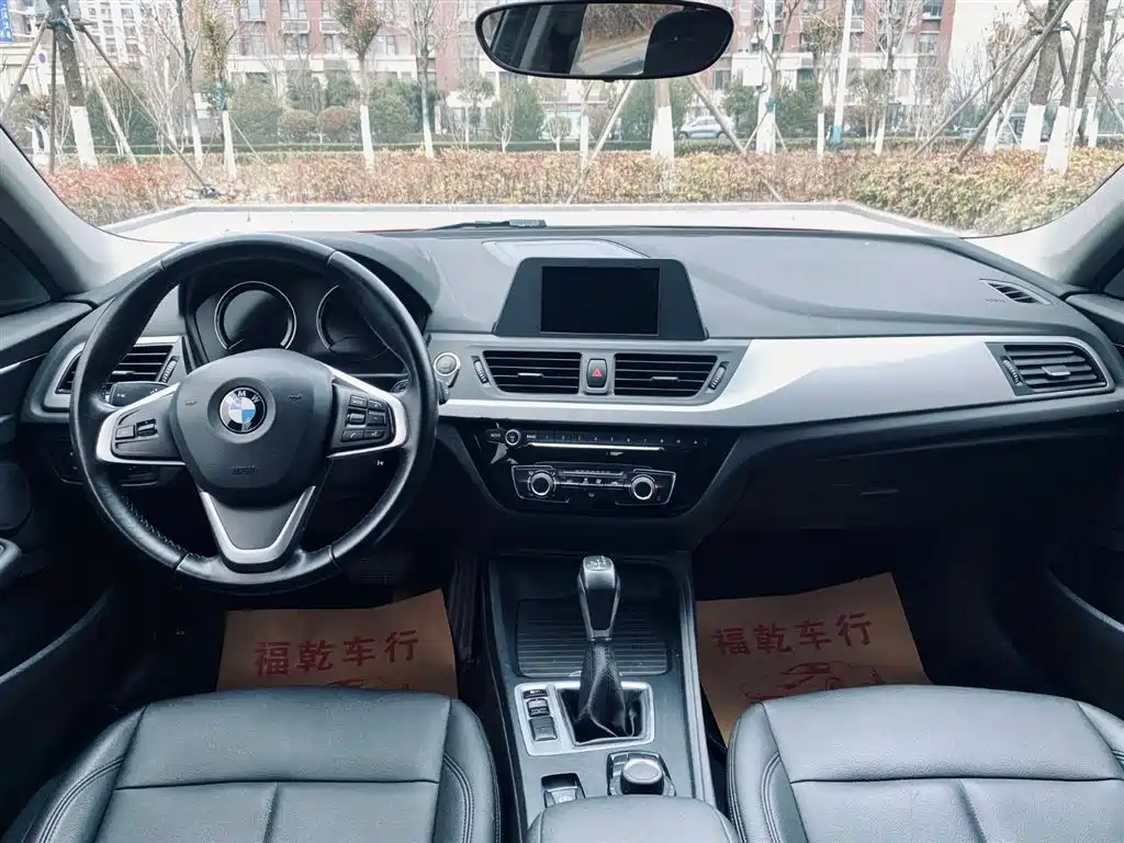 BMW 1 Series 2018 118i Fashion Edition фото 15