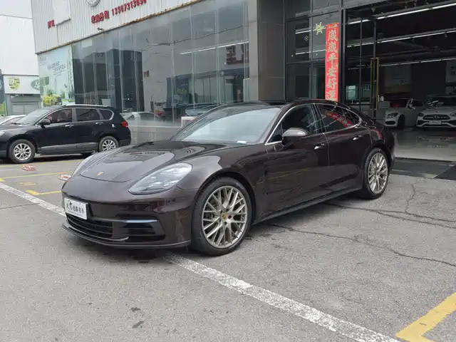 PORSCHE PANAMERA