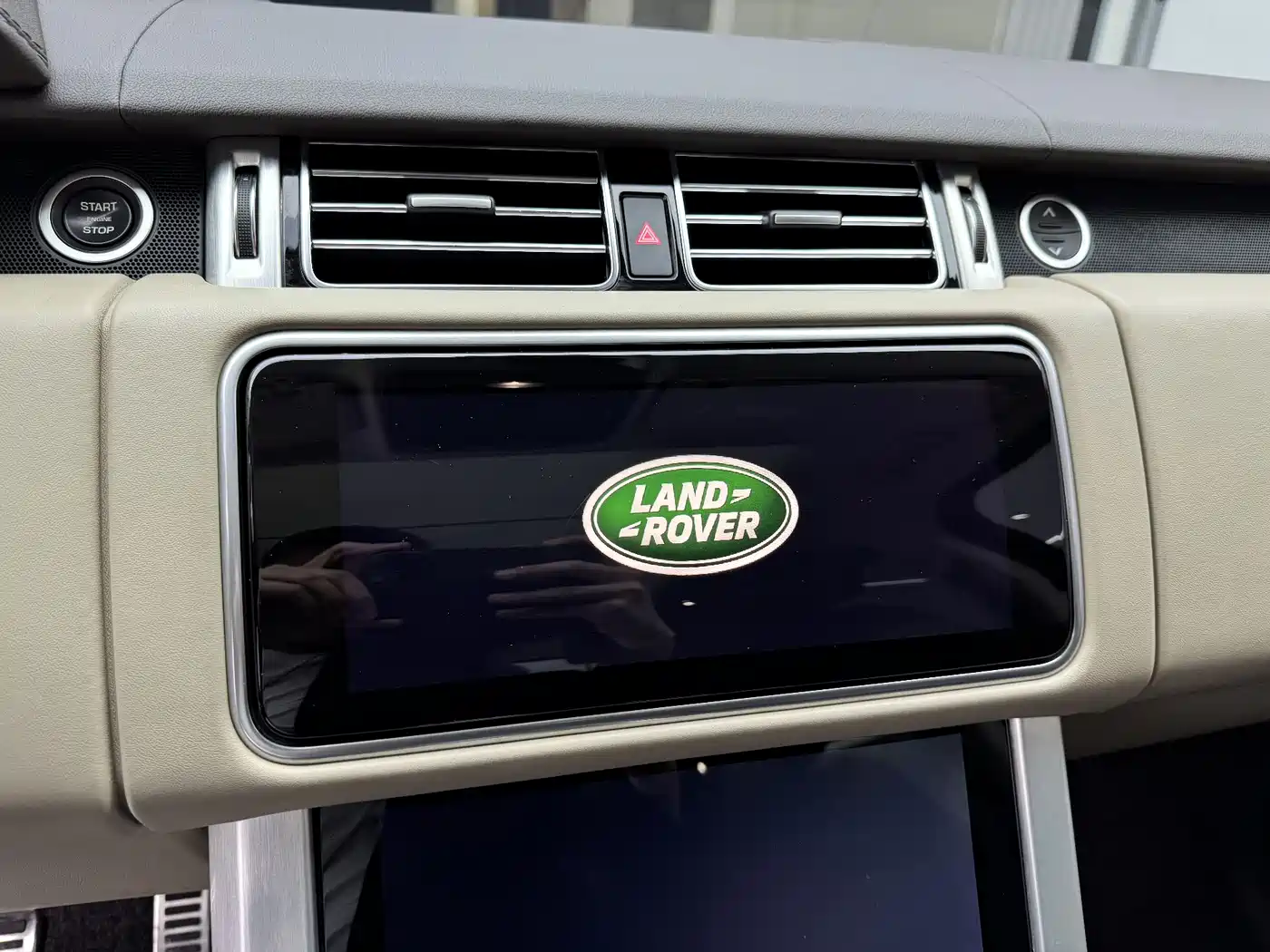 Land Rover Range Rover 2022 3.0 L6 400PS Heritage Extended Classic Edition фото 22
