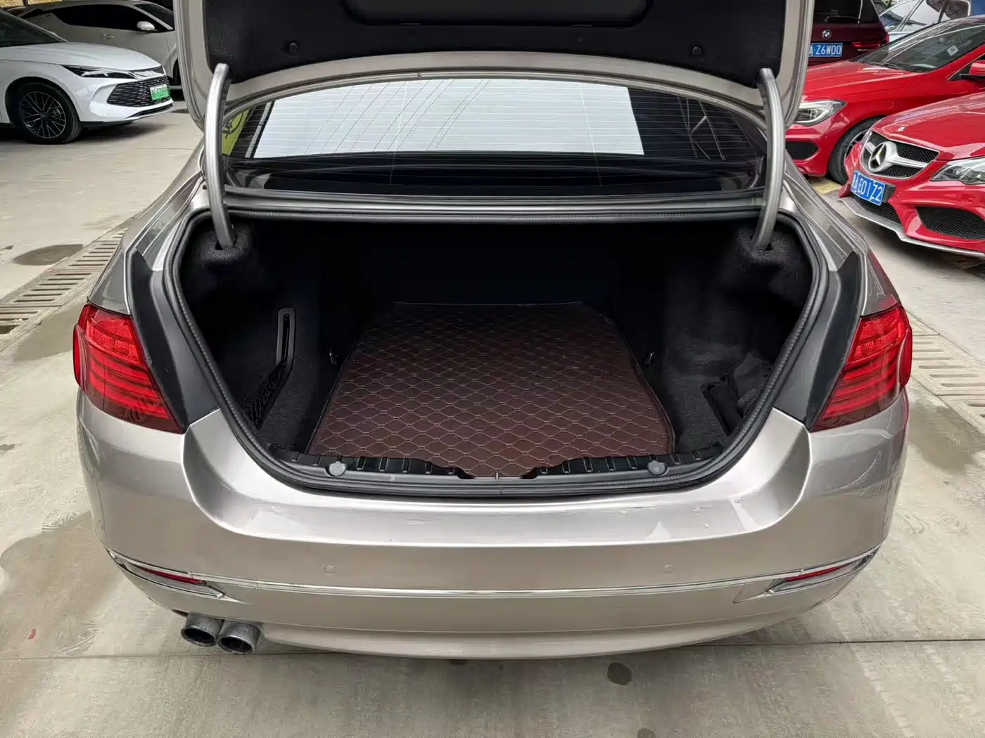BMW 5 Series 2014 525Li Leading фото 13