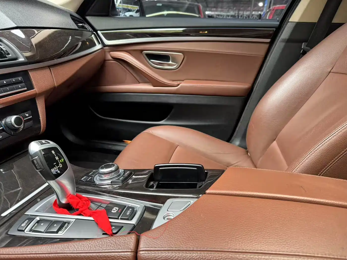BMW 5 Series 2014 525Li Leading фото 8
