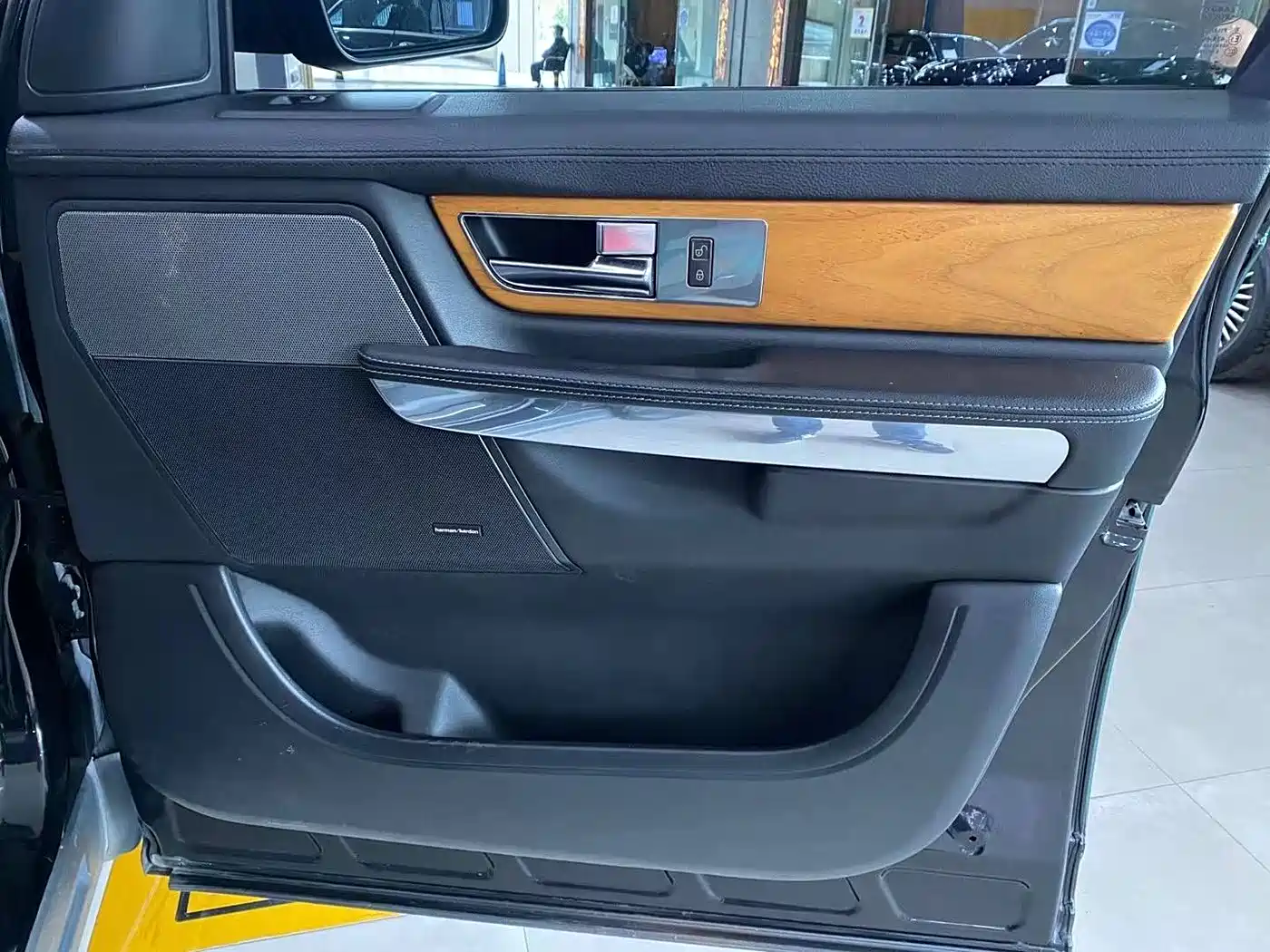 Land Rover Range Rover Sport 2012 3.0 TDV6 HSE Diesel Version фото 4