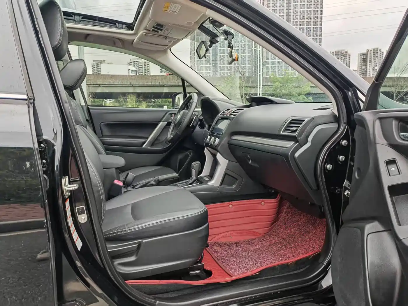 Subaru Forester 2015 2.0i Special Commemorative Edition фото 9