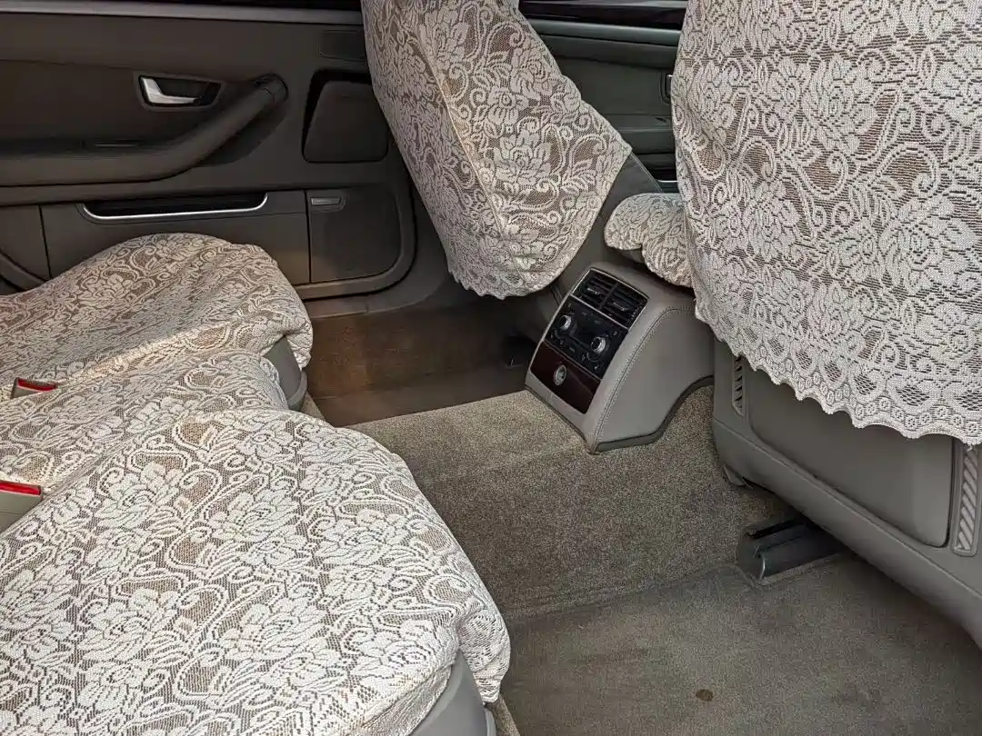 Audi A8 2009 Audi A8L 2.8 FSI Standard фото 6