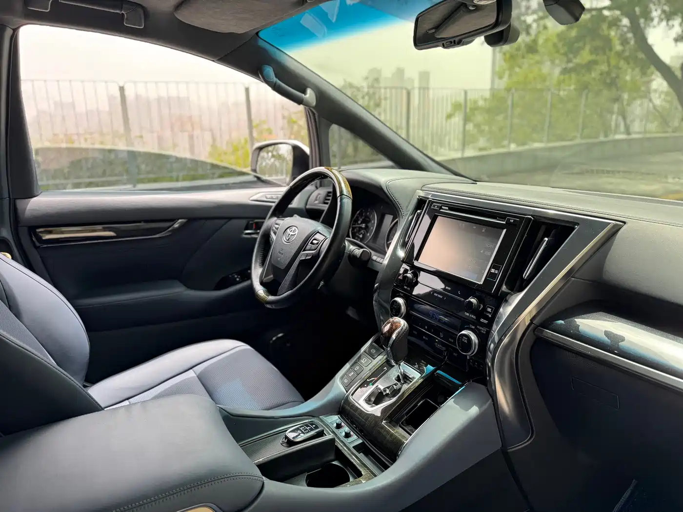 Toyota Alphard 2018 Facelift 3.5L Premium Edition фото 23