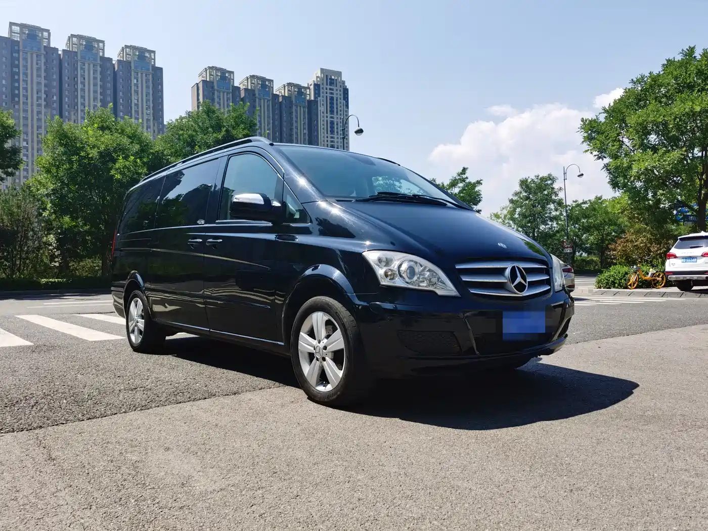 Mercedes-Benz Viano 2013 Model 3.0L Navigation Edition фото 3