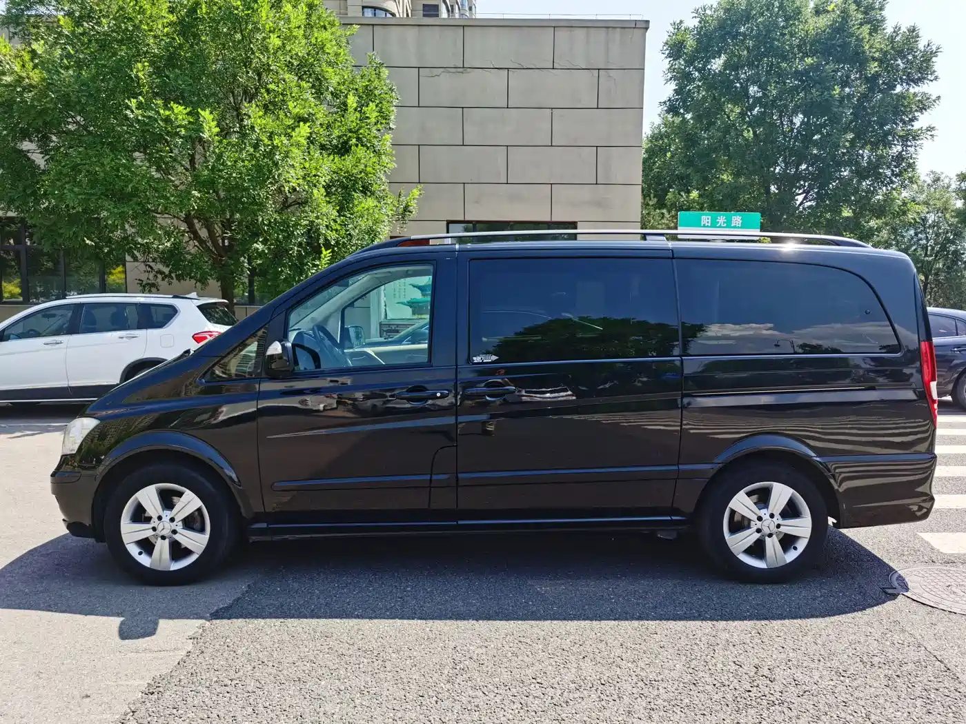 Mercedes-Benz Viano 2013 Model 3.0L Navigation Edition фото 4