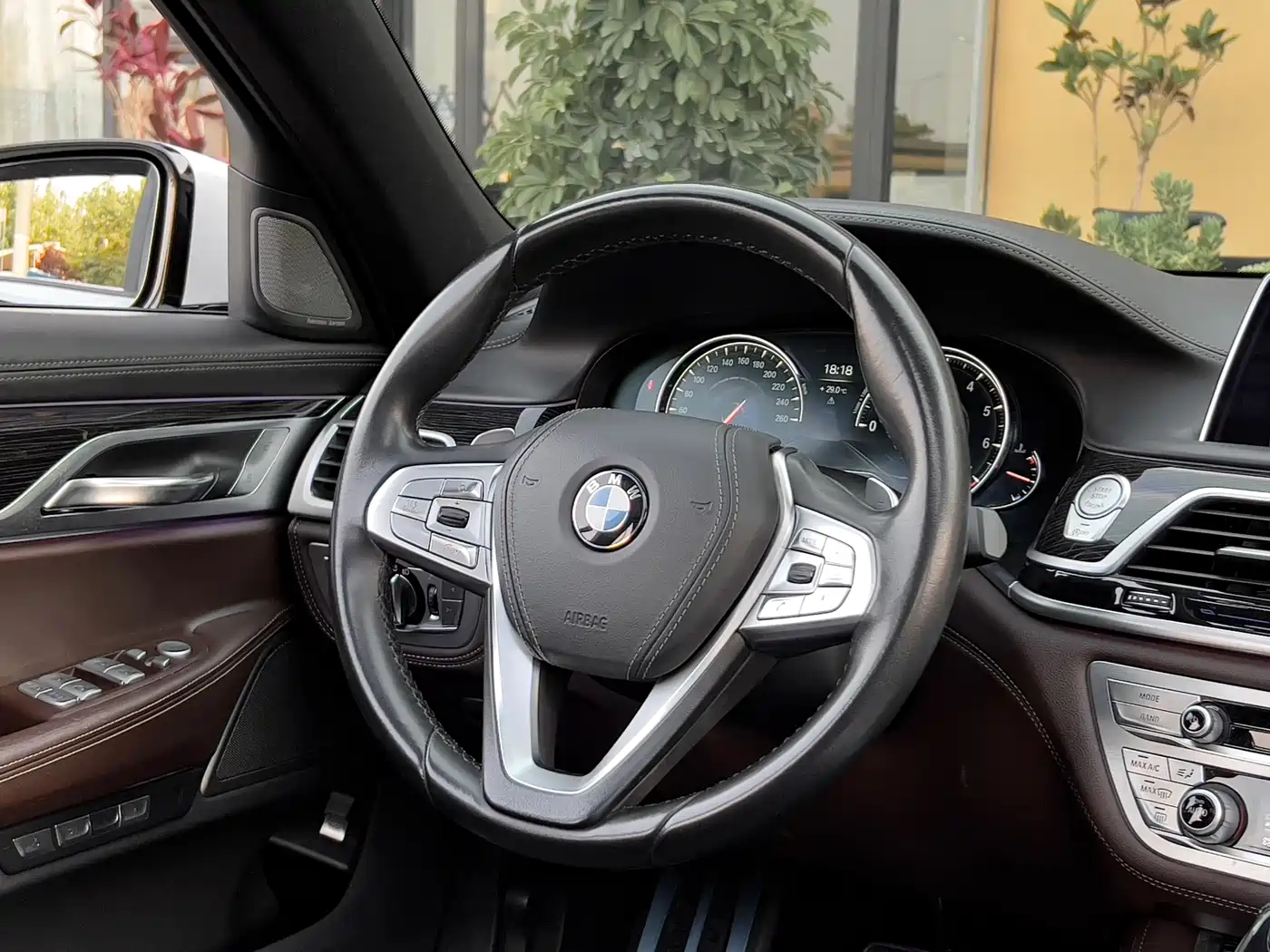 BMW 7 Series 2018 740Li Leading Type M Sport Package фото 10