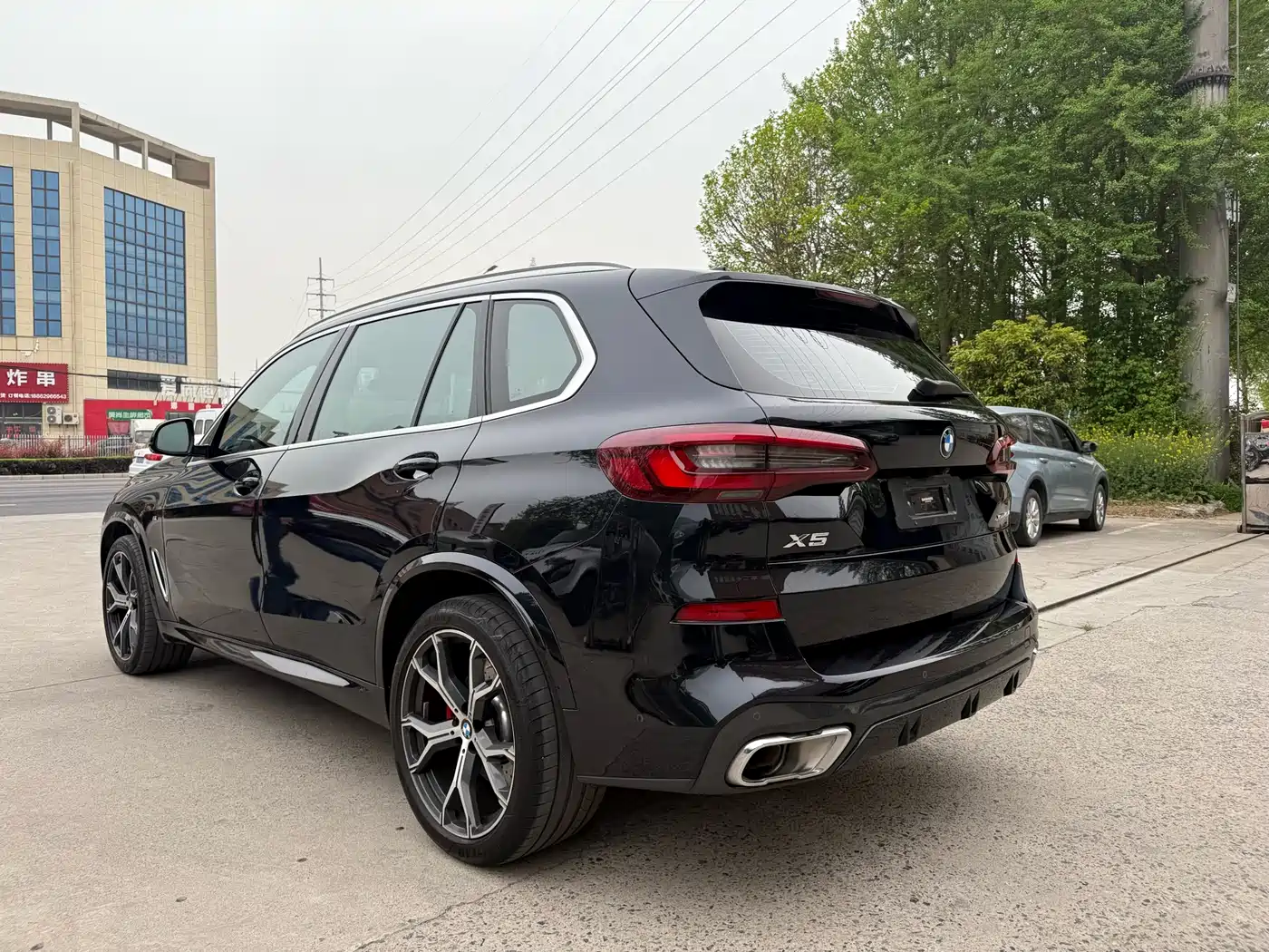 BMW X5 2022 Model xDrive 40Li M Sport Package фото 5