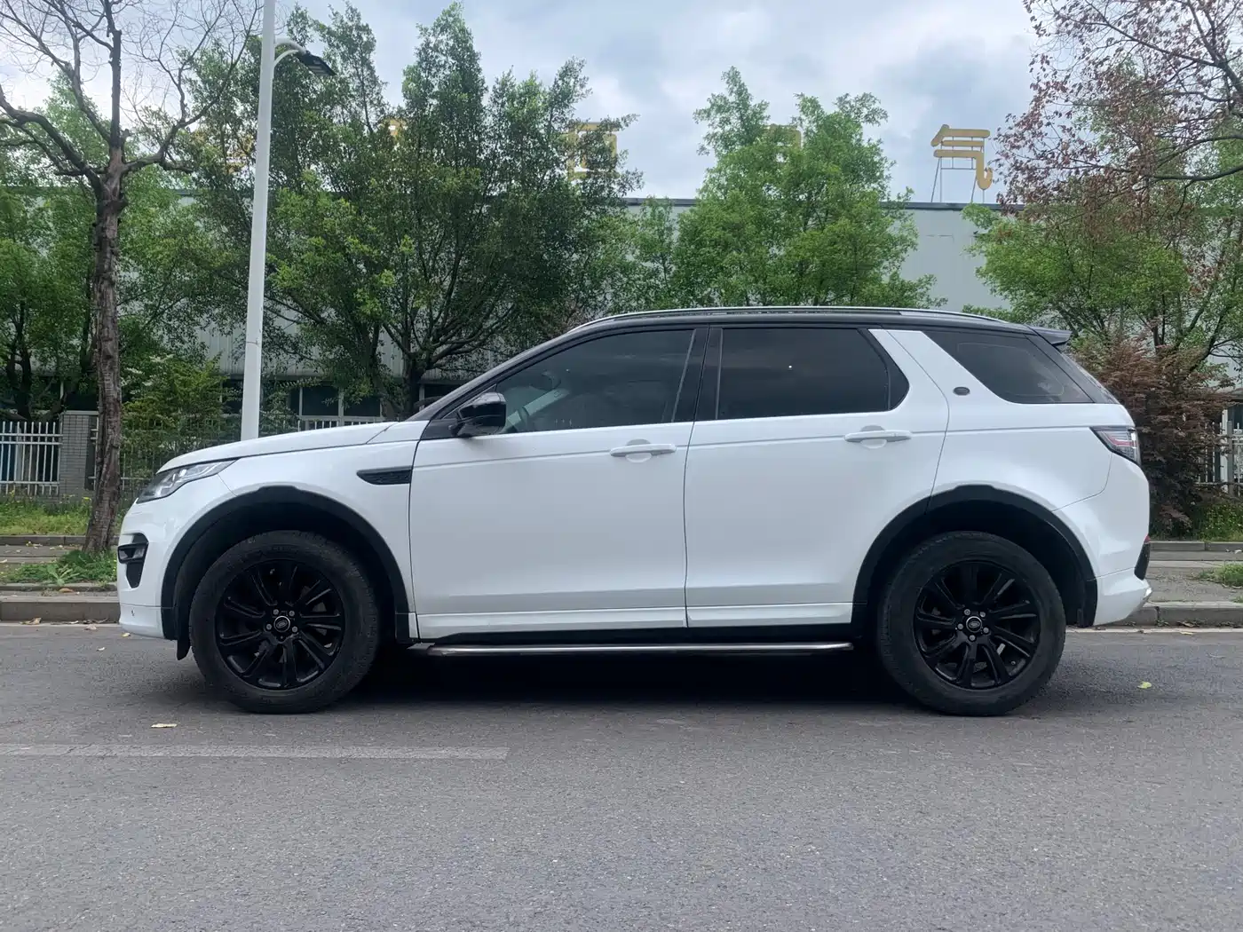 Land Rover Discovery Sport 2017 2.0T SE фото 2