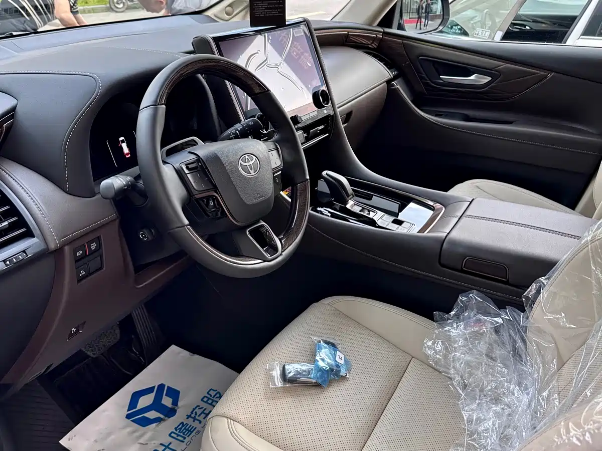 Toyota Alphard 2024 Hybrid 2.5L Ultimate Enjoyment Edition фото 6
