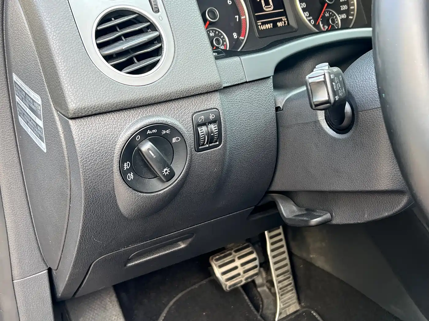 Volkswagen Golf (Import) 2011 1.4TSI Cross Golf фото 11