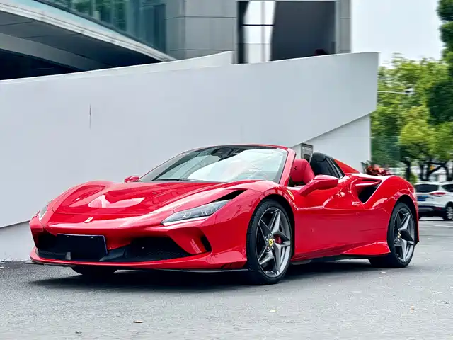 FERRARI F8