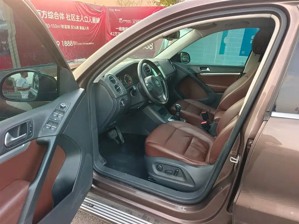 Volkswagen Tiguan 2015 2.0TSI Comfort Edition фото 4