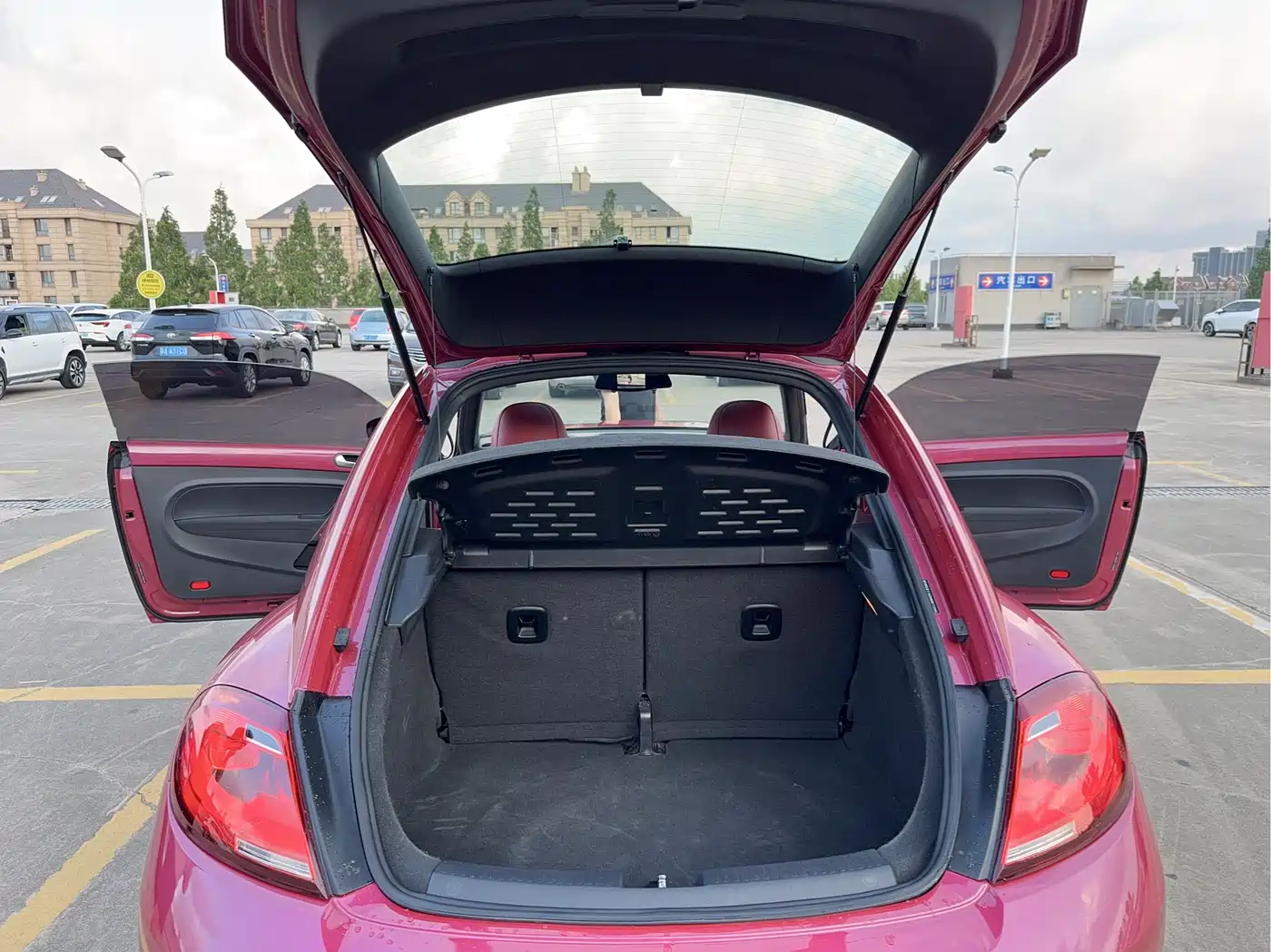 Volkswagen Beetle 2017 180TSI Pink Edition фото 13
