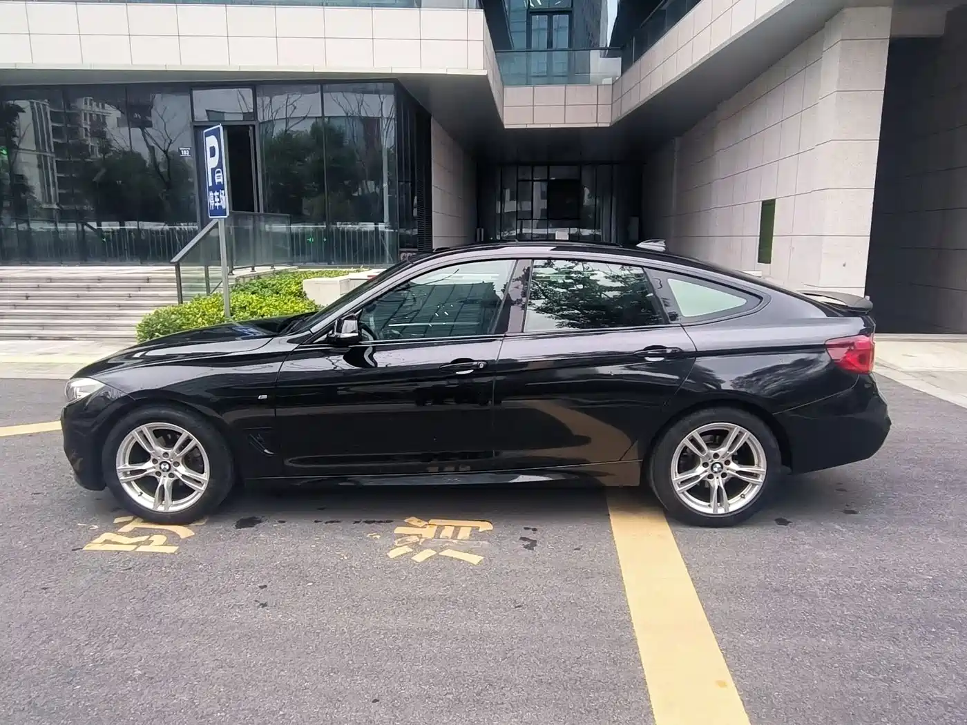 BMW 3 Series GT 2019 320i M Sport Package фото 8