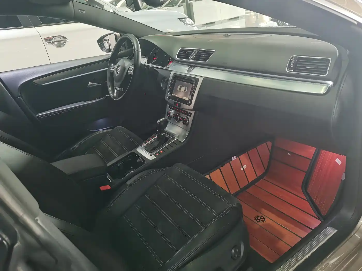 Volkswagen FAW-Volkswagen CC 2016 Model 1.8TSI Luxury фото 8
