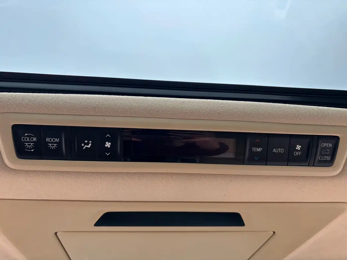 Toyota Alphard 2019 Hybrid 2.5L Luxury фото 21