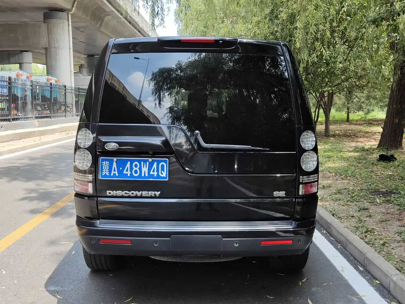 Land Rover Discovery 2015 3.0 SC V6 SE фото 4