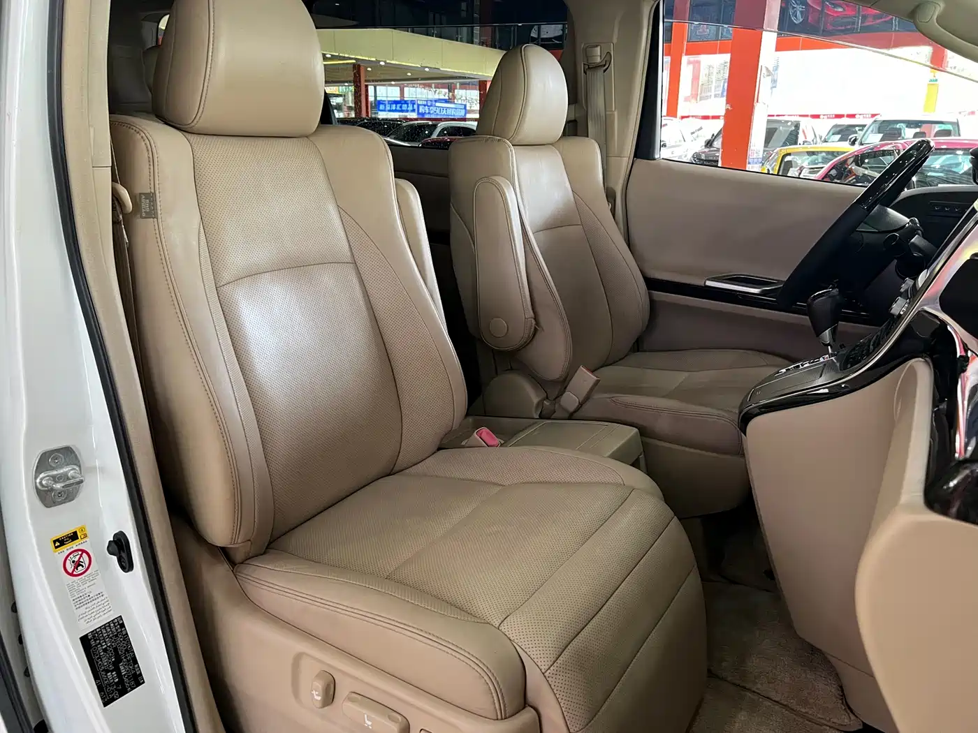 Toyota Alphard 2012 3.5L Luxury Edition фото 15