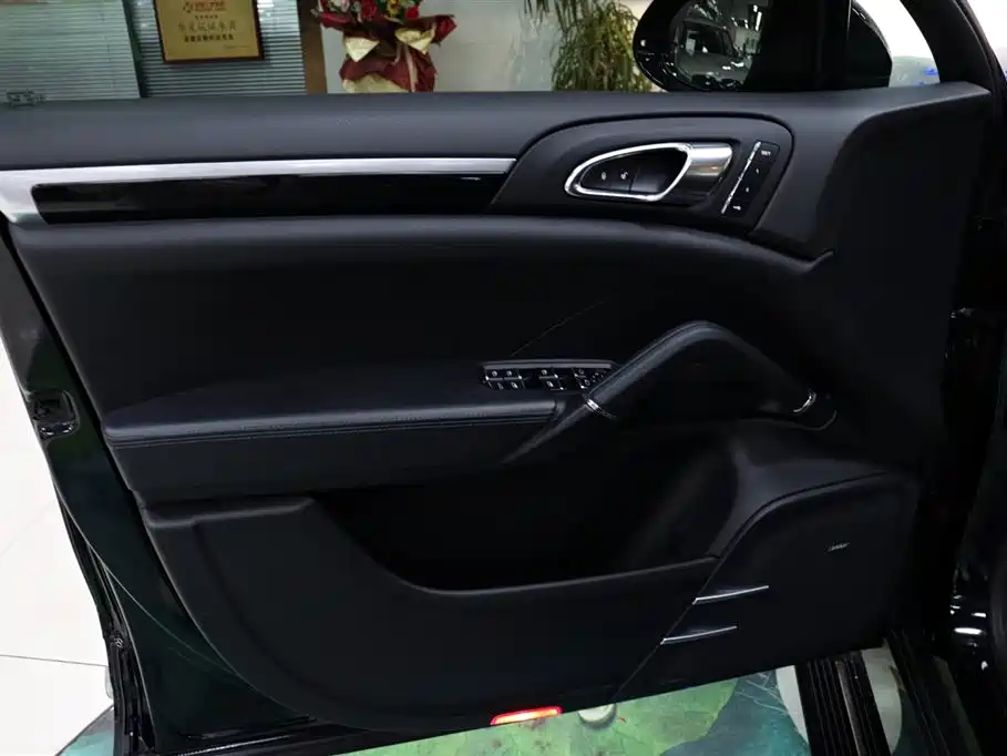 Porsche Cayenne 2016 Cayenne Platinum Edition 3.0T фото 18