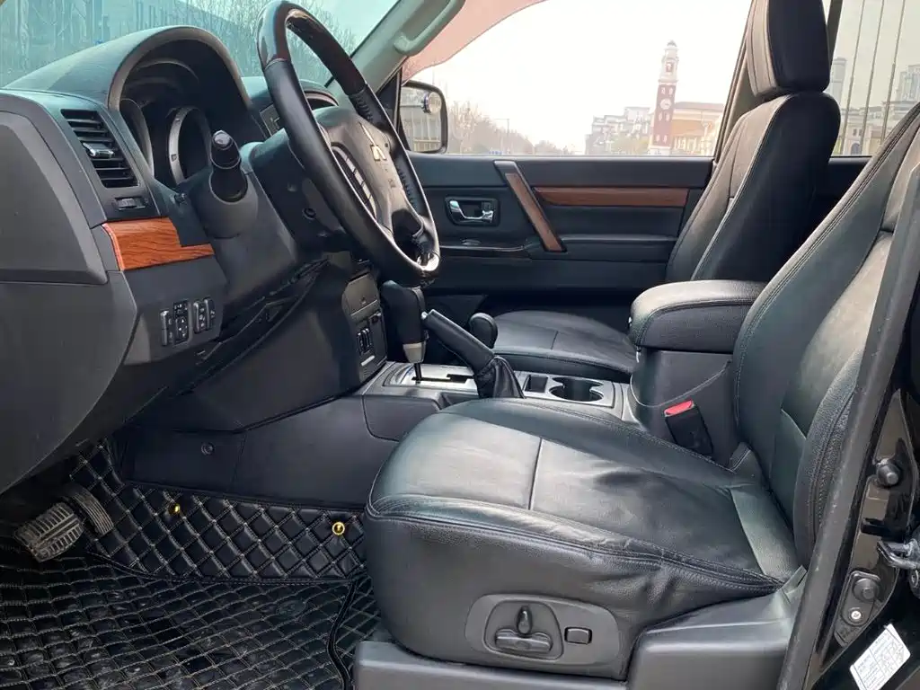 Mitsubishi Pajero (Import) 2016 3.0L Automatic Premium (China V) фото 12