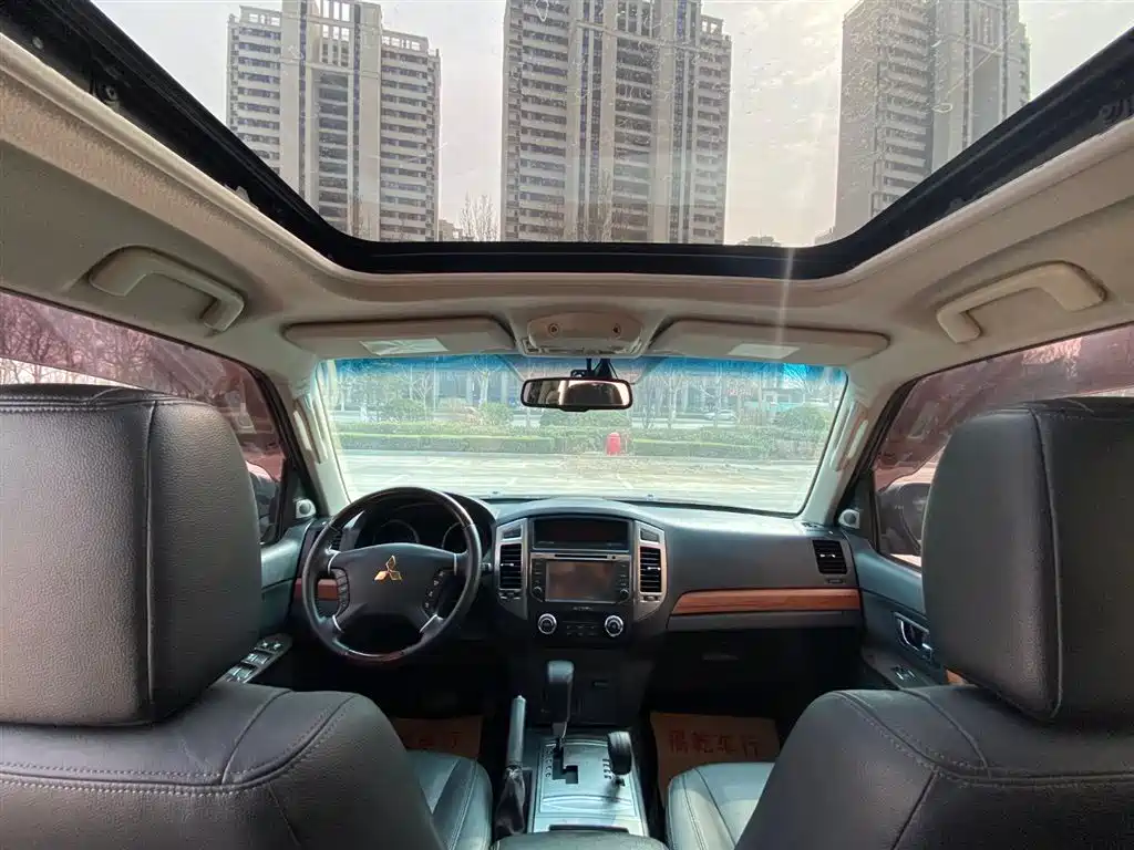 Mitsubishi Pajero (Import) 2016 3.0L Automatic Premium (China V) фото 19