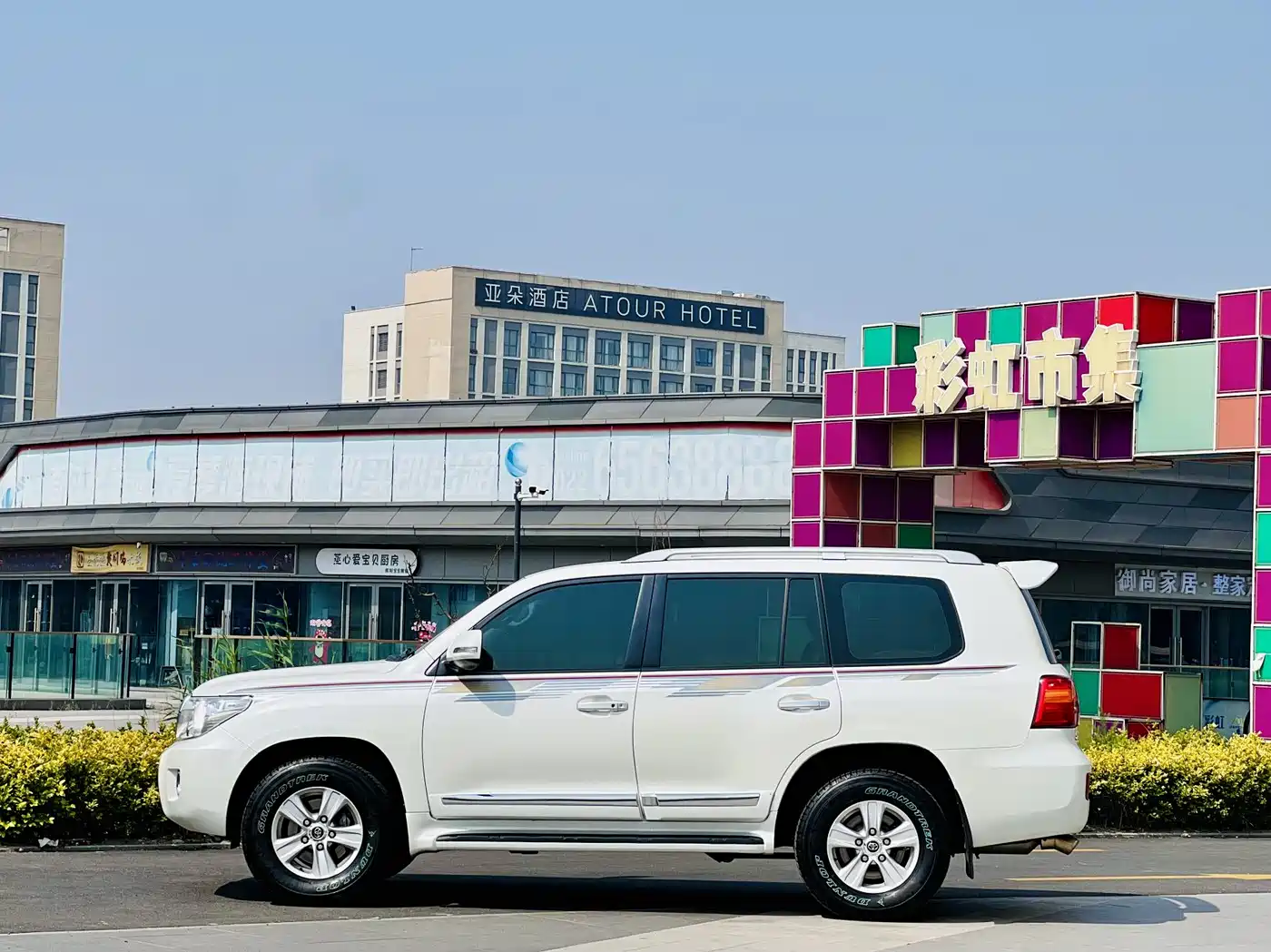 Toyota Land Cruiser (Import) 2015 4.0L V6 Middle East Low Configuration Edition фото 3