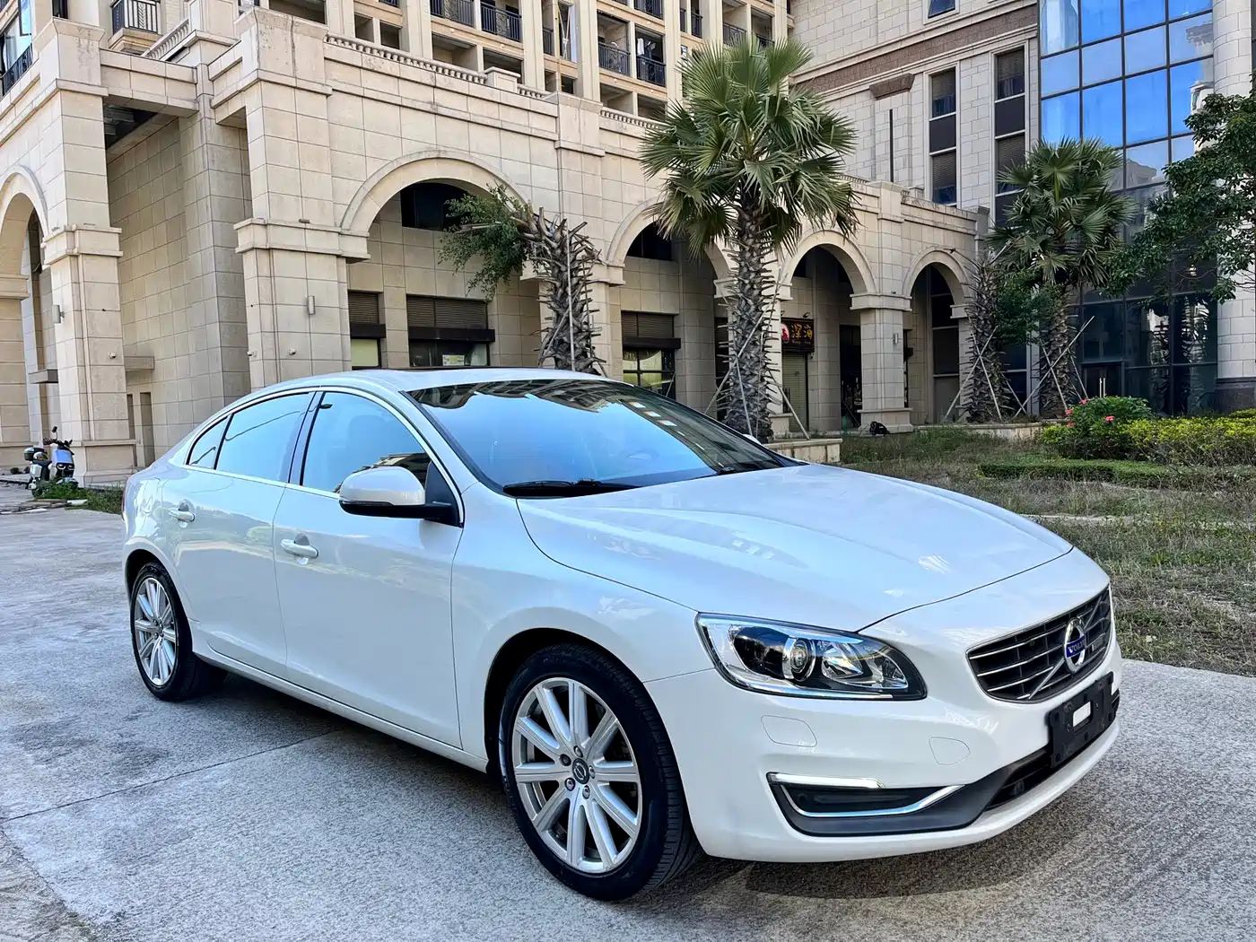 Volvo S60 Plug-in Hybrid 2015 2015 S60L E-Drive Hybrid T6 Intelligent Edition