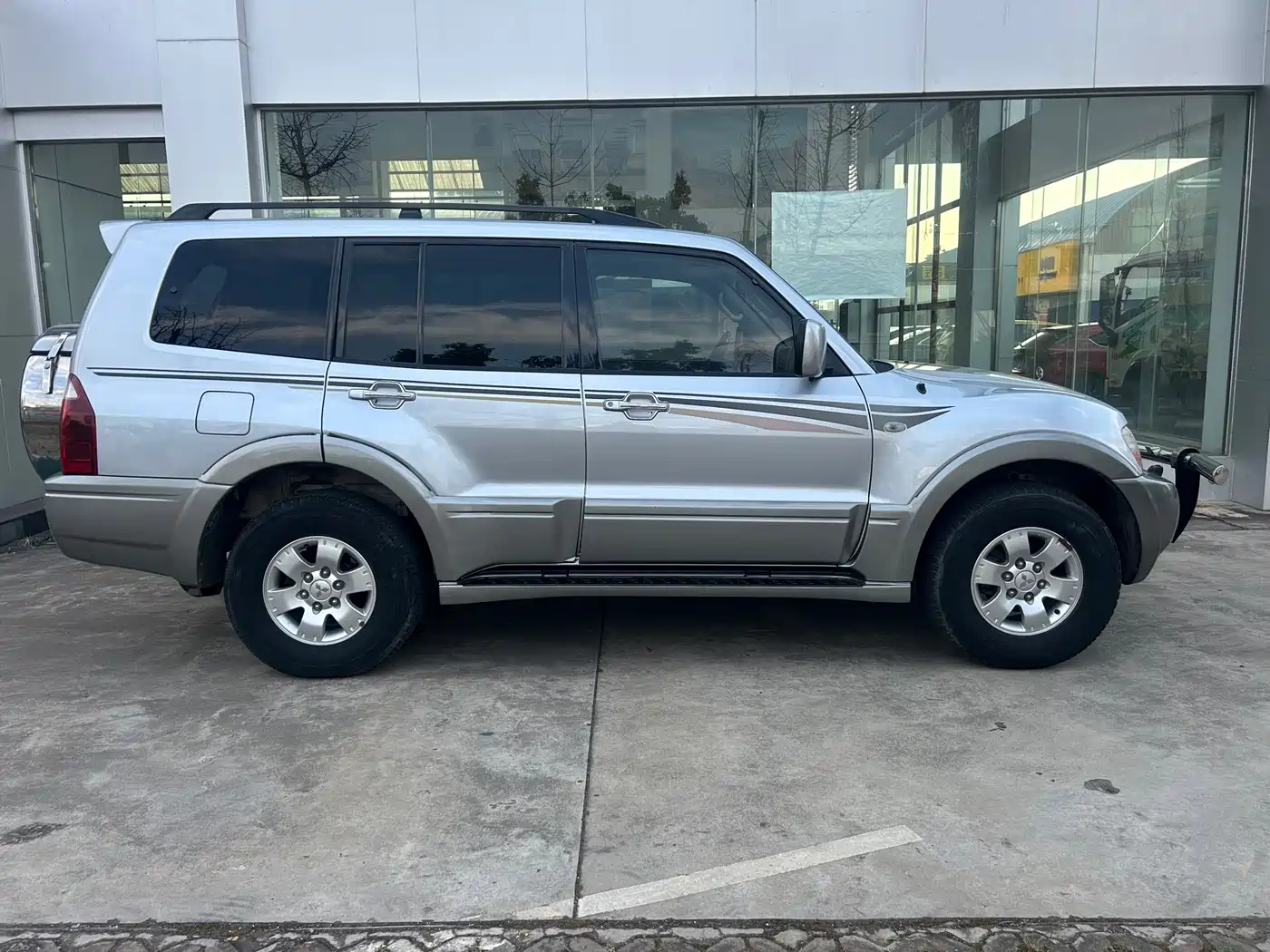 Mitsubishi Pajero 2005 2004 Model V73 3.0L GLS